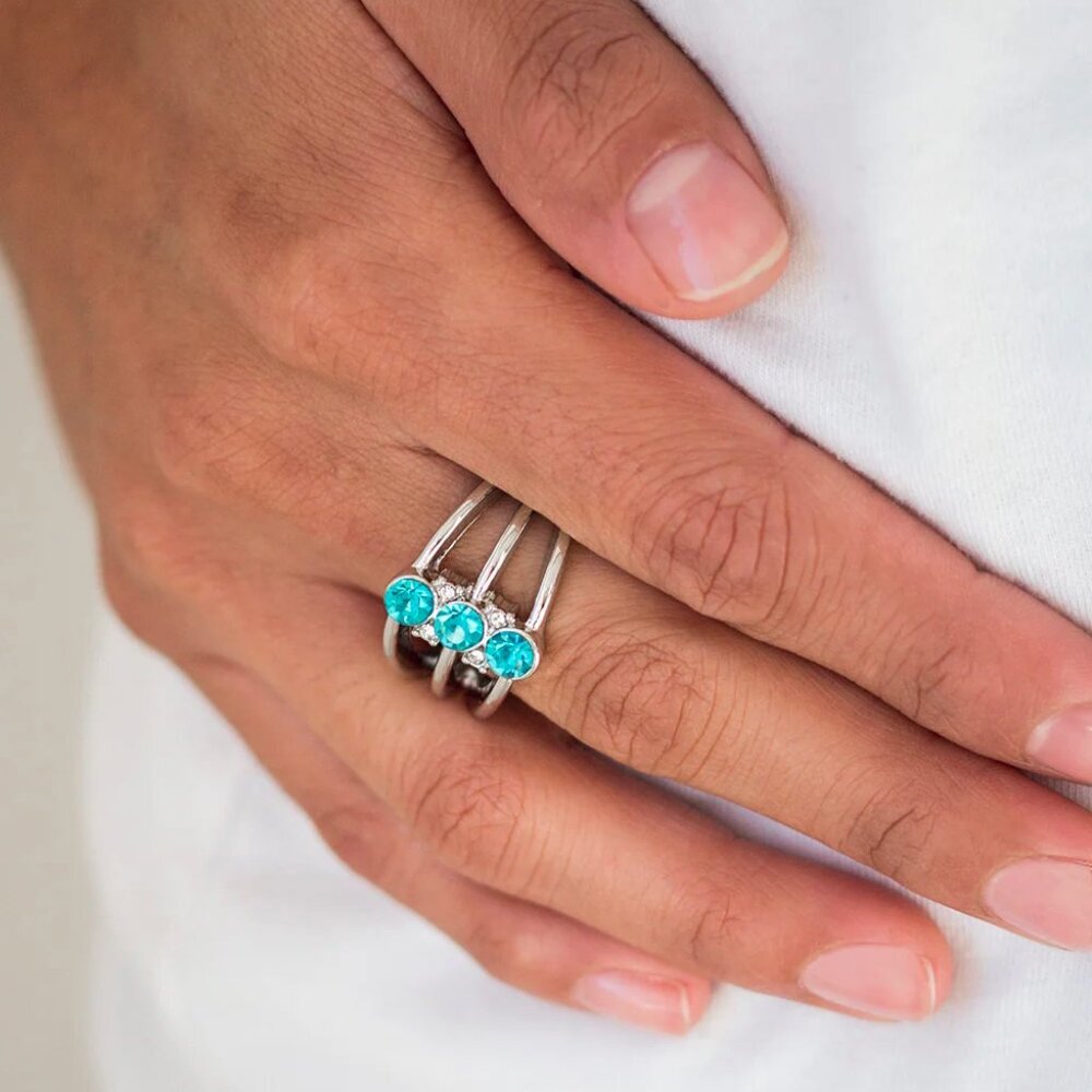 Paparazzi Jewelry Accessories - Triple Crown Winner - Blue Ring - Vintage - Picture 1 of 4